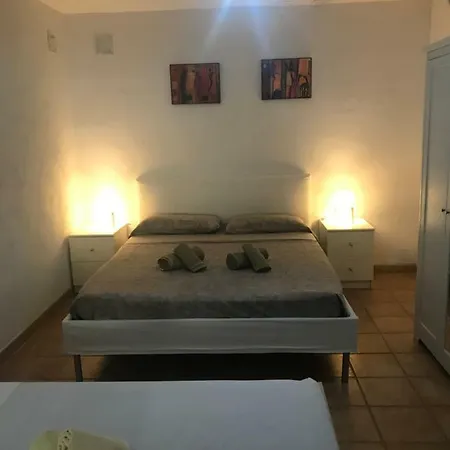 Reina Guest house Cho