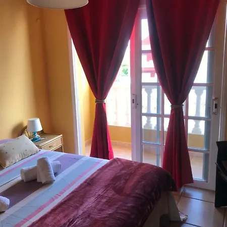 Reina Guest house Cho